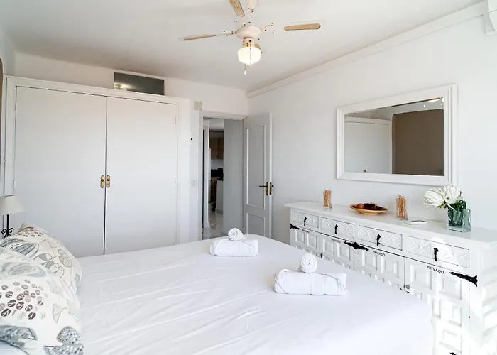 Miami 44 Seaview Casasol דירה נרחה