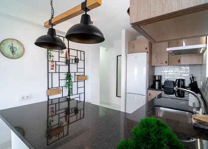 Miami 44 Seaview Casasol דירה נרחה