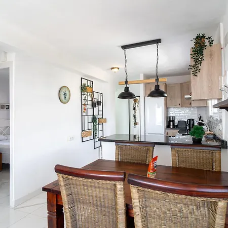 Miami 44 Seaview Casasol Апартаменты *